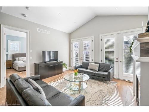 507 Mississauga Street, Niagara-On-The-Lake, ON - Indoor Photo Showing Living Room With Fireplace