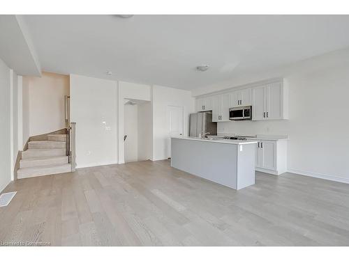 16-40 Zinfandel Drive, Stoney Creek, ON - Indoor Photo Showing Kitchen