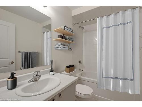 16-40 Zinfandel Drive, Stoney Creek, ON - Indoor Photo Showing Bathroom