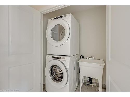 16-40 Zinfandel Drive, Stoney Creek, ON - Indoor Photo Showing Laundry Room