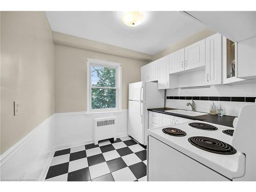 5-802 King Street W, Hamilton, ON - Indoor Photo Showing Kitchen