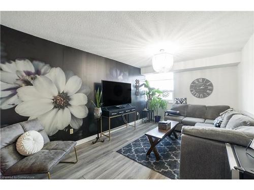 614-500 Green Road, Stoney Creek, ON - Indoor Photo Showing Living Room