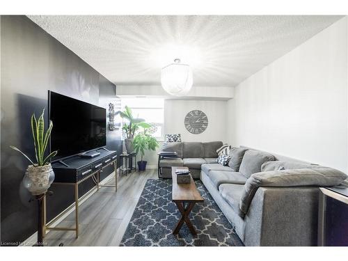 614-500 Green Road, Stoney Creek, ON - Indoor Photo Showing Living Room