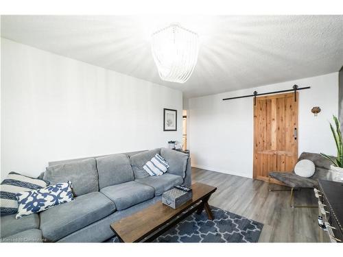 614-500 Green Road, Stoney Creek, ON - Indoor Photo Showing Living Room