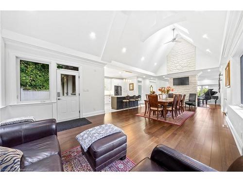 403 Hess Street S, Hamilton, ON - Indoor Photo Showing Living Room