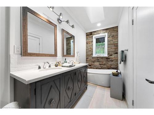 403 Hess Street S, Hamilton, ON - Indoor Photo Showing Bathroom