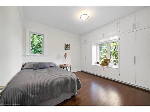 403 Hess Street S, Hamilton, ON - Indoor Photo Showing Bedroom