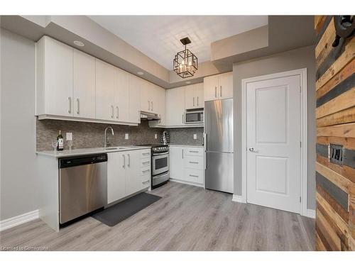 207-10 Esplanade Lane, Grimsby, ON - Indoor Photo Showing Kitchen