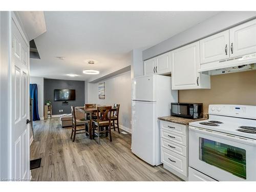 9-1328 Upper Sherman Avenue, Hamilton, ON - Indoor Photo Showing Kitchen