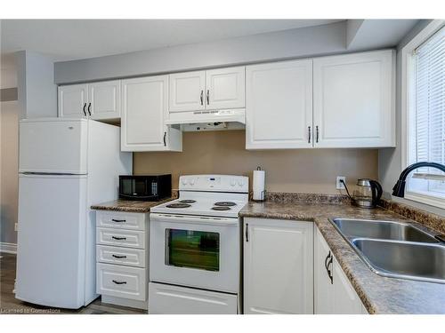 9-1328 Upper Sherman Avenue, Hamilton, ON - Indoor Photo Showing Kitchen With Double Sink