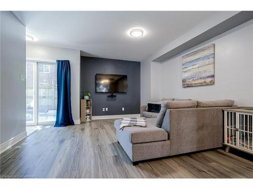 9-1328 Upper Sherman Avenue, Hamilton, ON - Indoor Photo Showing Living Room