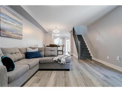 9-1328 Upper Sherman Avenue, Hamilton, ON - Indoor Photo Showing Living Room