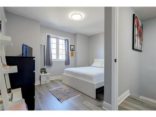 9-1328 Upper Sherman Avenue, Hamilton, ON - Indoor Photo Showing Bedroom