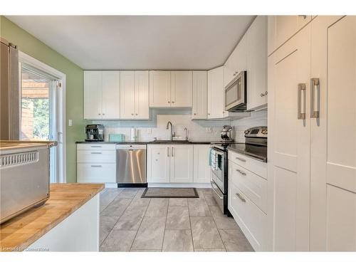 25 Cork Crescent, Brantford, ON - Indoor Photo Showing Kitchen