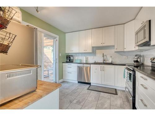 25 Cork Crescent, Brantford, ON - Indoor Photo Showing Kitchen