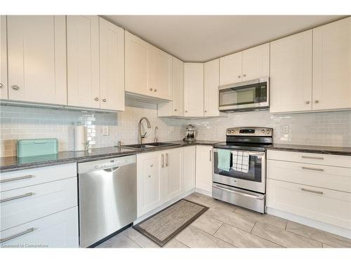 25 Cork Crescent, Brantford, ON - Indoor Photo Showing Kitchen With Upgraded Kitchen