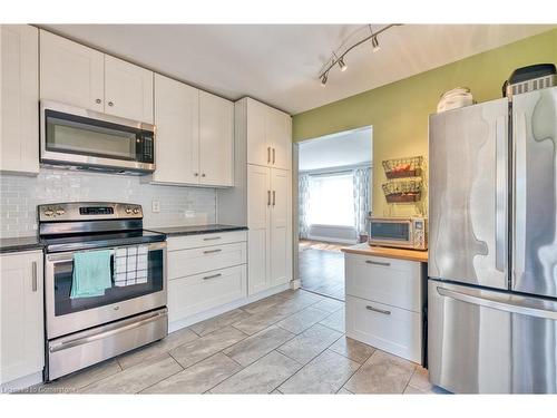 25 Cork Crescent, Brantford, ON - Indoor Photo Showing Kitchen