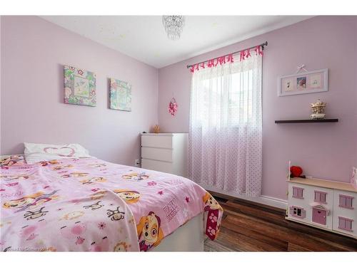 25 Cork Crescent, Brantford, ON - Indoor Photo Showing Bedroom