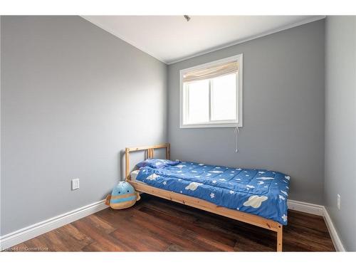 25 Cork Crescent, Brantford, ON - Indoor Photo Showing Bedroom