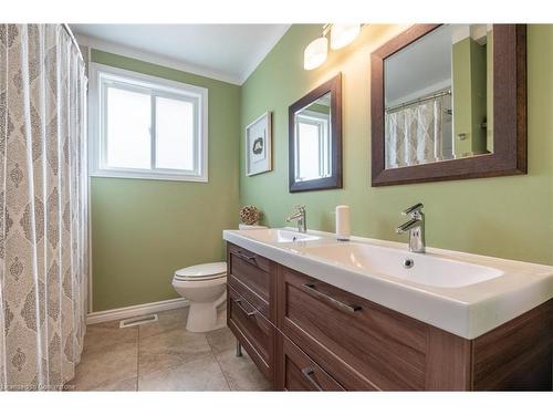 25 Cork Crescent, Brantford, ON - Indoor Photo Showing Bathroom