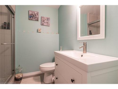 25 Cork Crescent, Brantford, ON - Indoor Photo Showing Bathroom