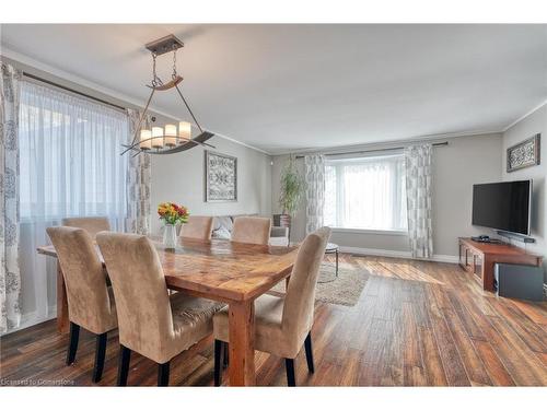 25 Cork Crescent, Brantford, ON - Indoor Photo Showing Dining Room