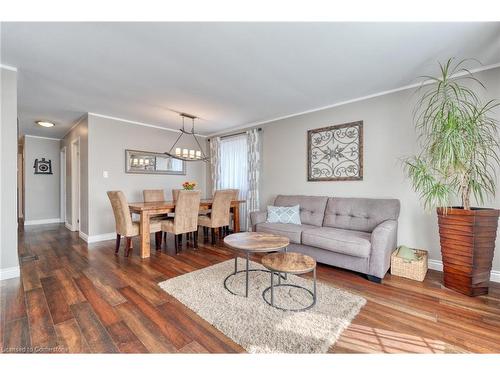 25 Cork Crescent, Brantford, ON - Indoor Photo Showing Living Room