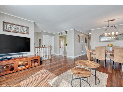 25 Cork Crescent, Brantford, ON - Indoor Photo Showing Living Room