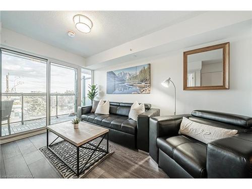 A301-1117 Cooke Boulevard, Burlington, ON - Indoor Photo Showing Living Room