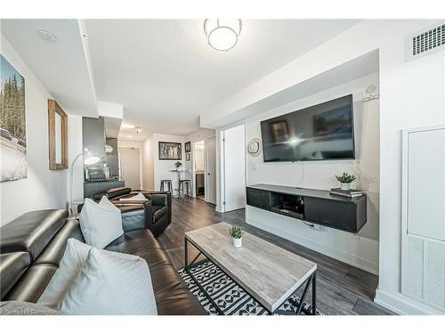 A301-1117 Cooke Boulevard, Burlington, ON - Indoor Photo Showing Living Room