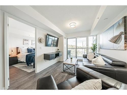 A301-1117 Cooke Boulevard, Burlington, ON - Indoor Photo Showing Living Room