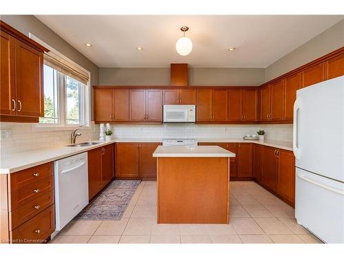 55 Landscapes Trail, Ancaster, ON - Indoor Photo Showing Kitchen With Double Sink