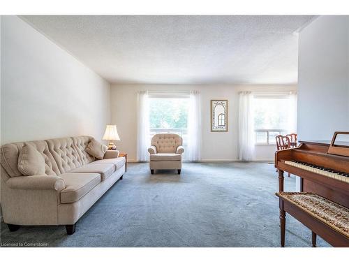 1465 Westbury Avenue, Burlington, ON - Indoor Photo Showing Living Room