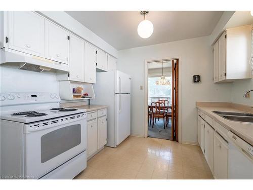 1465 Westbury Avenue, Burlington, ON - Indoor Photo Showing Kitchen With Double Sink