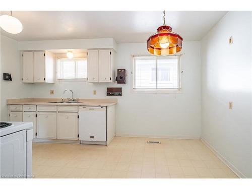 1465 Westbury Avenue, Burlington, ON - Indoor Photo Showing Kitchen