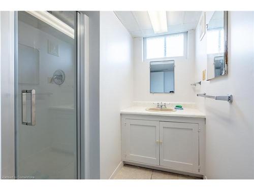 1465 Westbury Avenue, Burlington, ON - Indoor Photo Showing Bathroom