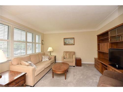 350 Fennell Avenue E, Hamilton, ON - Indoor Photo Showing Living Room