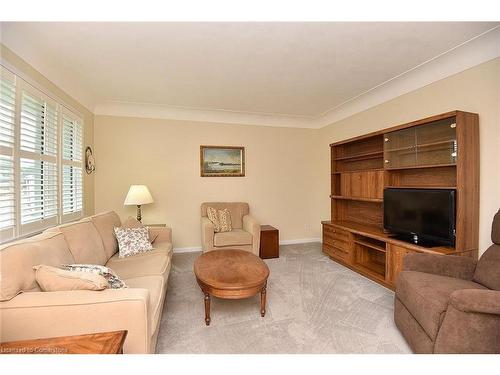 350 Fennell Avenue E, Hamilton, ON - Indoor Photo Showing Living Room