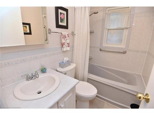 350 Fennell Avenue E, Hamilton, ON - Indoor Photo Showing Bathroom