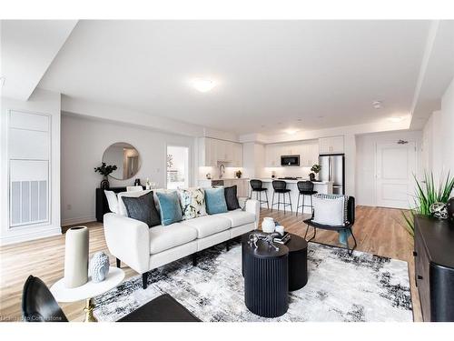 430-10 Mallard Trail, Waterdown, ON - Indoor Photo Showing Living Room