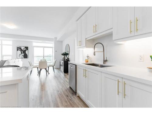 430-10 Mallard Trail, Waterdown, ON - Indoor Photo Showing Kitchen With Double Sink With Upgraded Kitchen