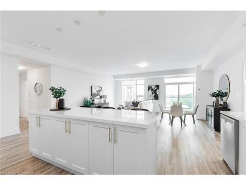 430-10 Mallard Trail, Waterdown, ON - Indoor Photo Showing Kitchen