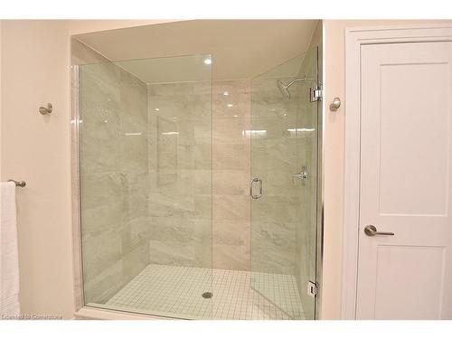 40 Kenesky Drive, Waterdown, ON - Indoor Photo Showing Bathroom