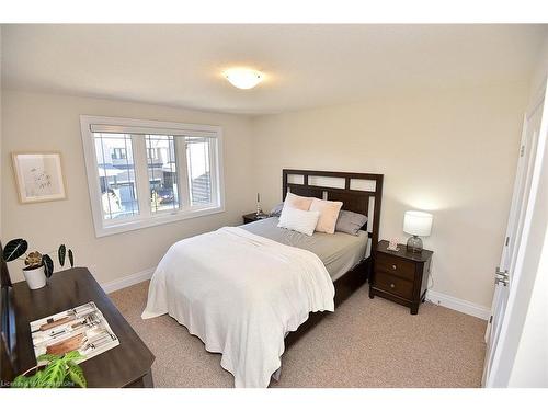 40 Kenesky Drive, Waterdown, ON - Indoor Photo Showing Bedroom