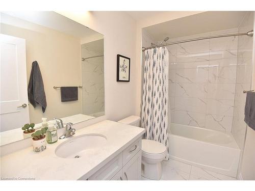 40 Kenesky Drive, Waterdown, ON - Indoor Photo Showing Bathroom