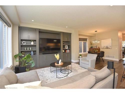 40 Kenesky Drive, Waterdown, ON - Indoor Photo Showing Living Room