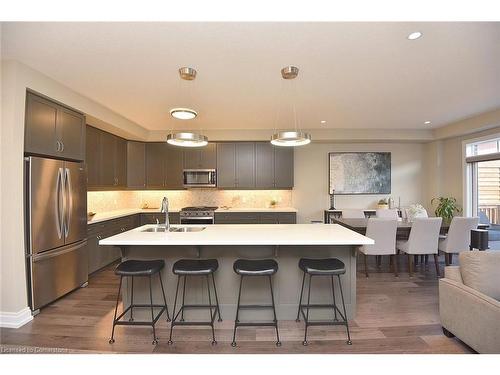 40 Kenesky Drive, Waterdown, ON - Indoor Photo Showing Kitchen With Upgraded Kitchen