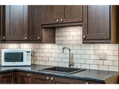 90 Blake Street, Hamilton, ON - Indoor Photo Showing Kitchen