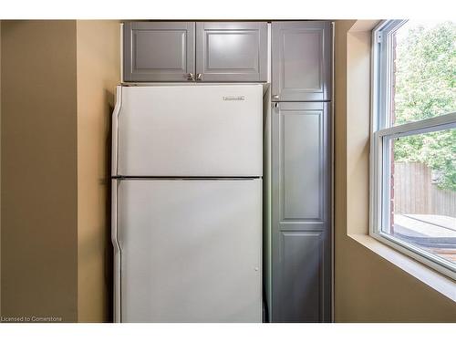 90 Blake Street, Hamilton, ON - Indoor Photo Showing Kitchen