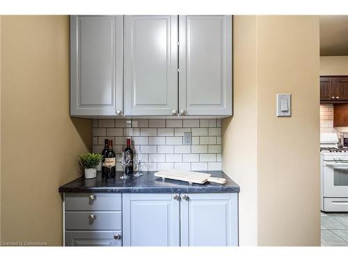 90 Blake Street, Hamilton, ON - Indoor Photo Showing Kitchen